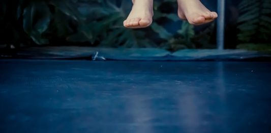 Trampolin til nedgravning